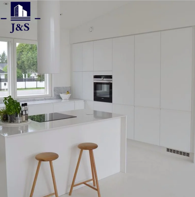 Nieuwe moderne keukenkasten